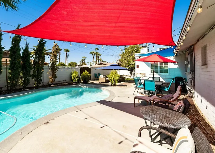 Heated Pool, Sports Court, Pool Table, King Beds * Tempe