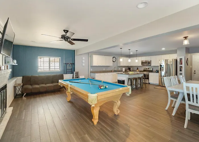 Heated Pool, Sports Court, Pool Table, King Beds