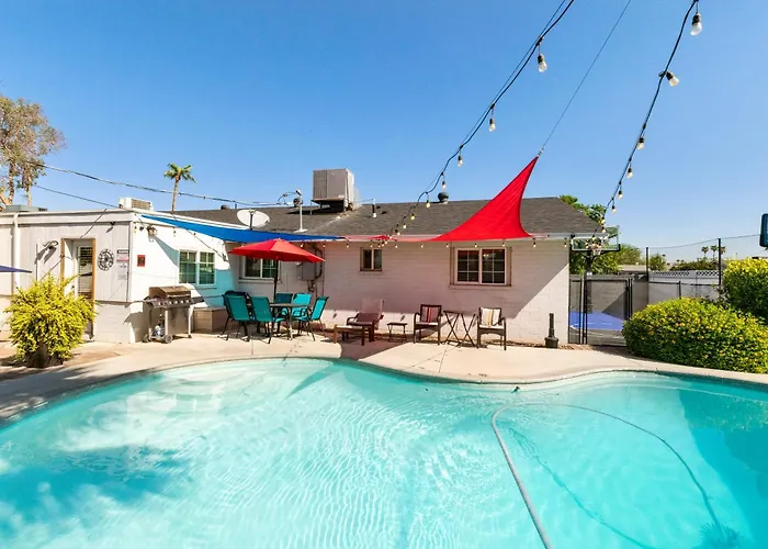 Holiday home Heated Pool, Sports Court, Pool Table, King Beds Tempe