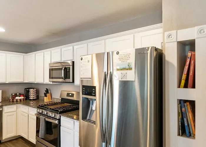 Heated Pool, Sports Court, Pool Table, King Beds